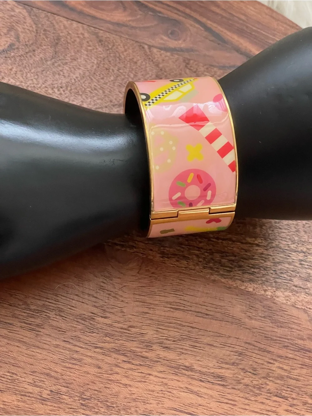 KATE SPADE x Darcel Enamel Hinged Bangle Bracelet - Picture 6 of 9